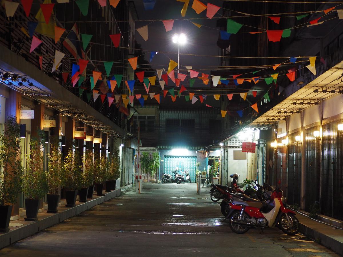 Playground Hostel Bangkok Esterno foto