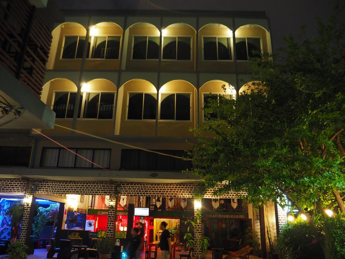 Playground Hostel Bangkok Esterno foto